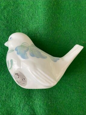 Fenton Bird - with Tag - Handpainted by J. Grove